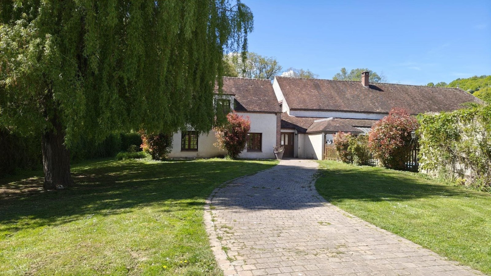 Maison 16 pièces de 367 m² vendue à Sens